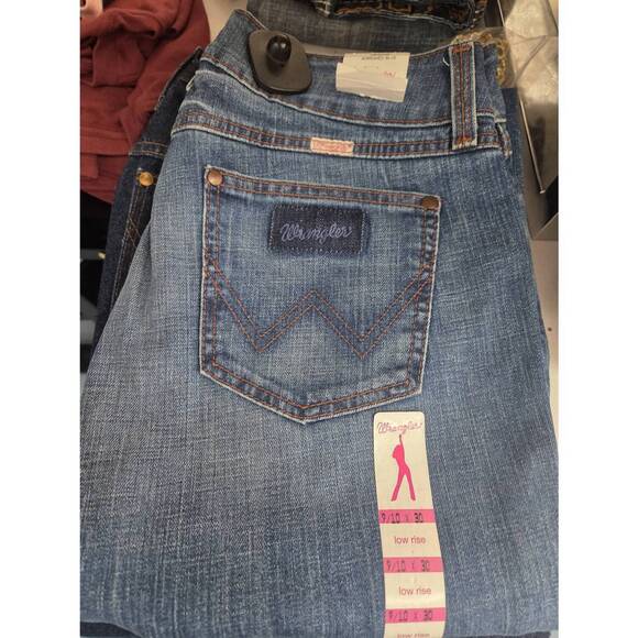 WRANGLER Pants - NEW WRANGLER women's low rise jean in blue